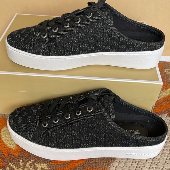 Michael Kors POPPY SLIDE SNEAKER MK DEBOSSED WASHED DENIM
49T4POFP3D Platforms - Picture 2 of 16